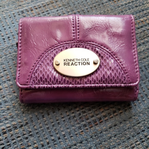 Kenneth Cole Handbags - Kenneth Cole wallet Kenneth Cole Handbags - Kenneth Cole wallet